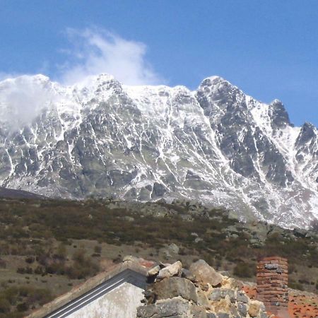 Hostal Asador La Montaña Triollo Exterior foto